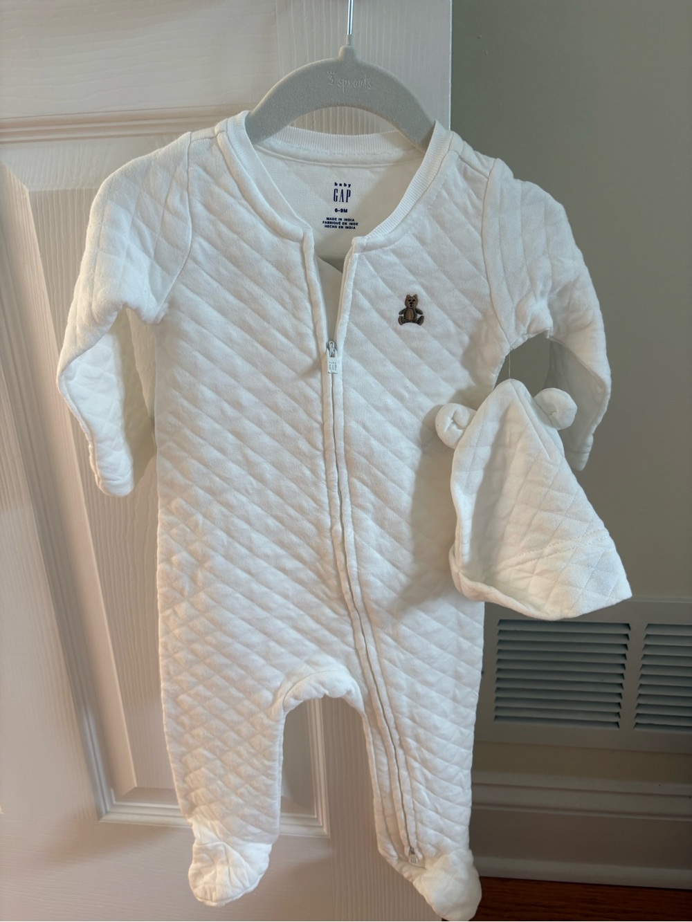 NWOT GAP Quilted White Baby Footed One-Piece with Bear Hat